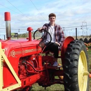 Meet your Posher, Simon